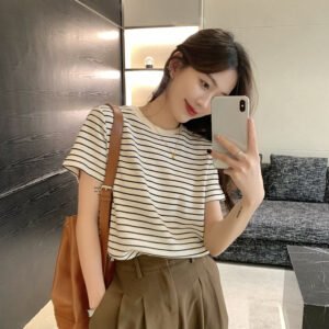 Vintage striped short-sleeved T-shirt women's design crew neck base shirt 2026 summer loose casual student top trend